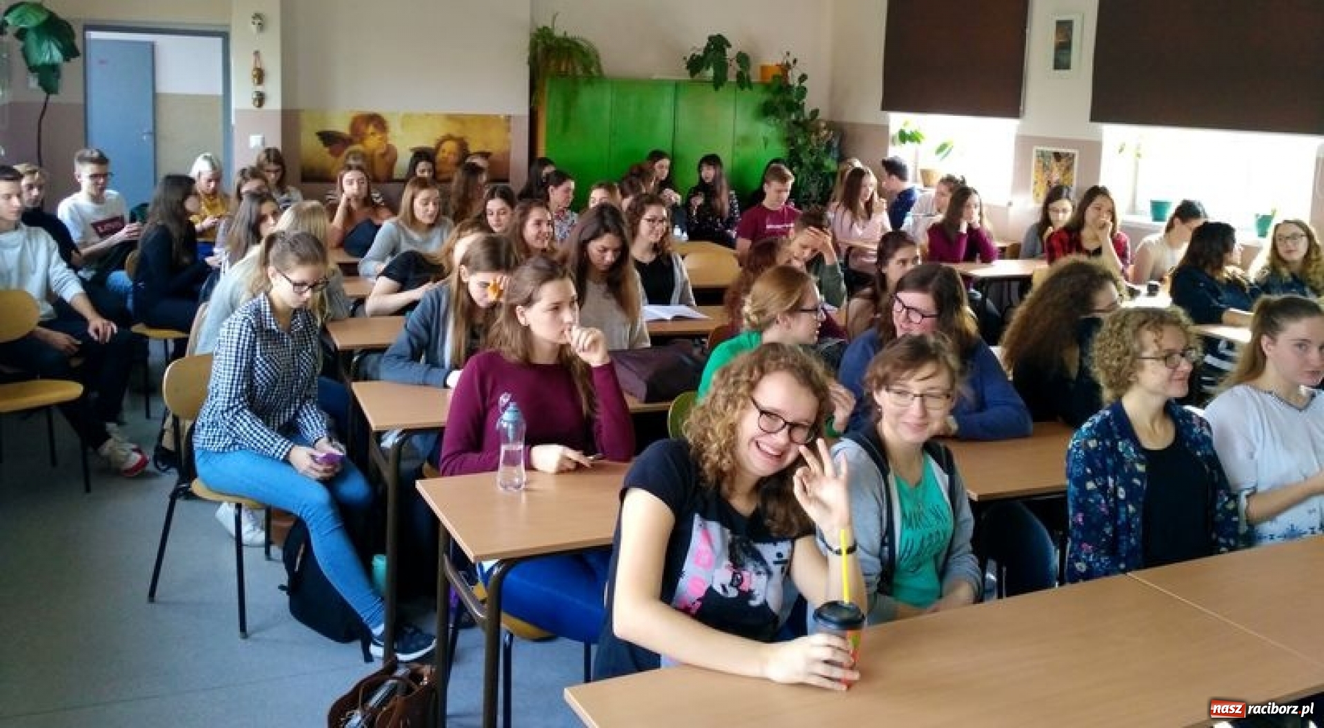 Zdjęcie w galerii na portalu naszraciborz.pl: Wykład o komunikacji niewerbalnej w II LO wiadomości z regionu