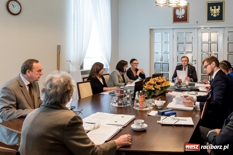 Zdjęcie w galerii na portalu naszraciborz.pl: Tak obradował zarząd województwa podczas pierwszego posiedzenia  wiadomości z regionu