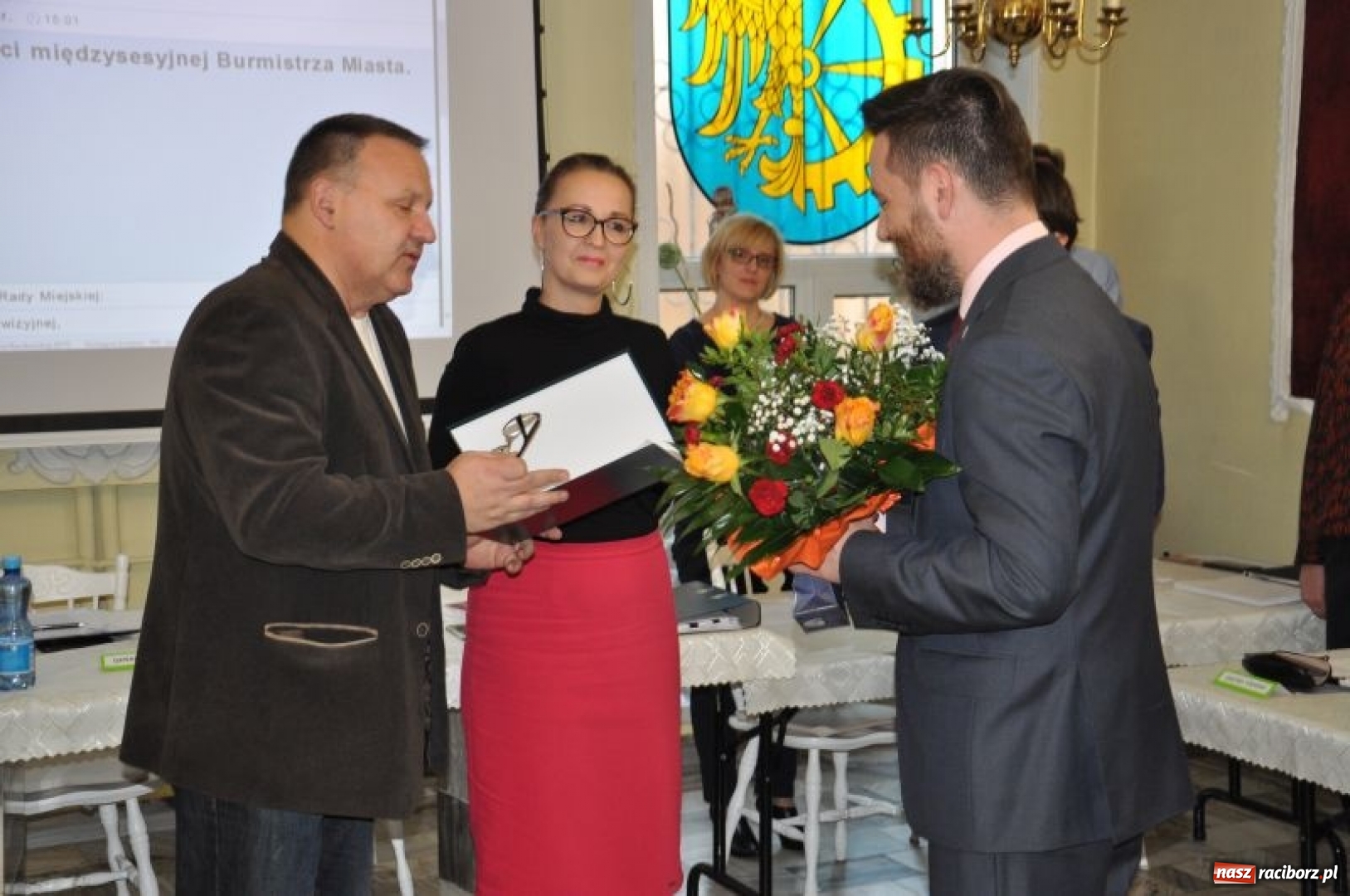 Zdjęcie w galerii na portalu naszraciborz.pl: Rada Miasta Kuźnia Raciborska podziękowała Michałowi Ficie wiadomości z regionu