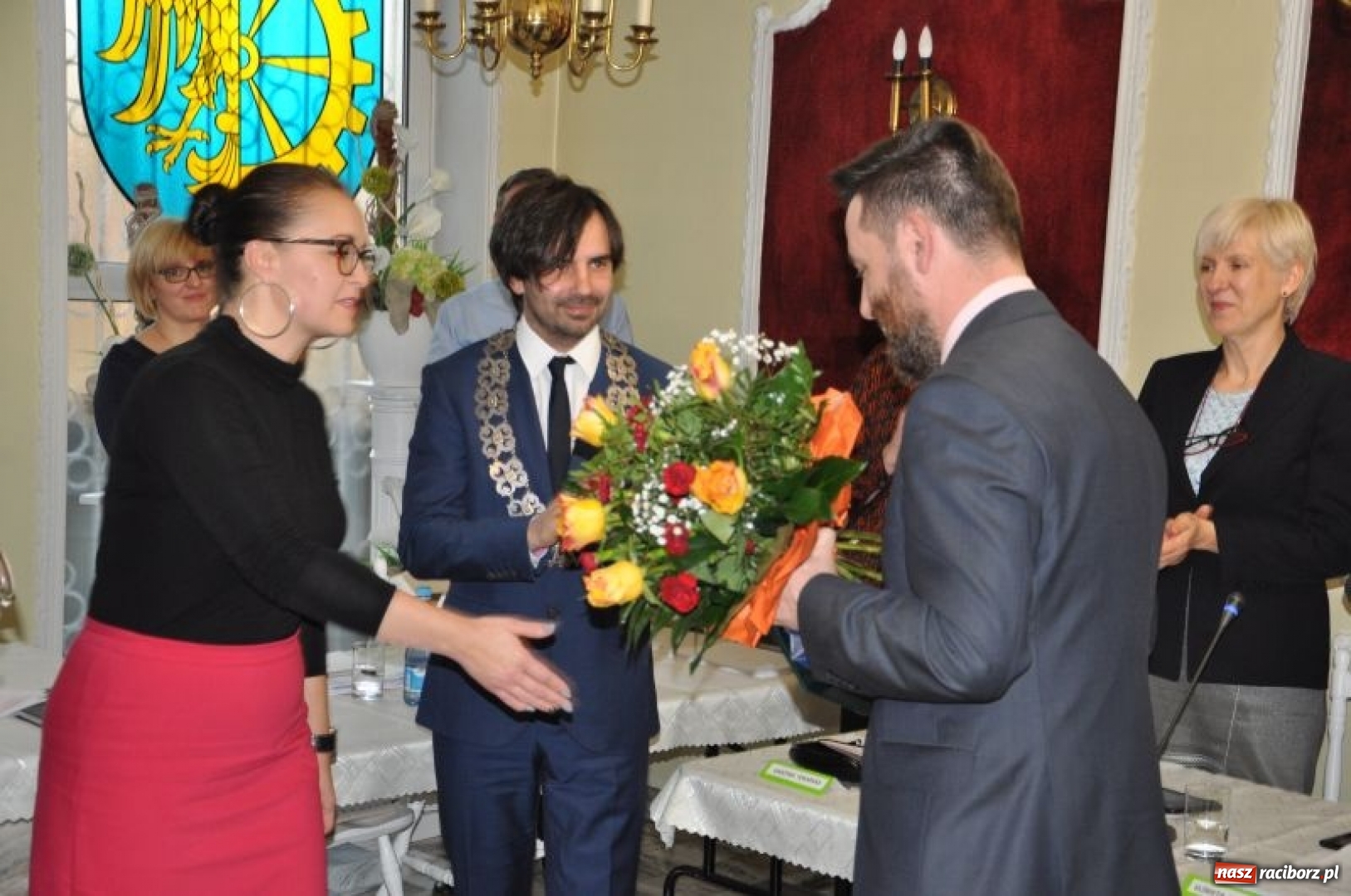 Zdjęcie w galerii na portalu naszraciborz.pl: Rada Miasta Kuźnia Raciborska podziękowała Michałowi Ficie wiadomości z regionu