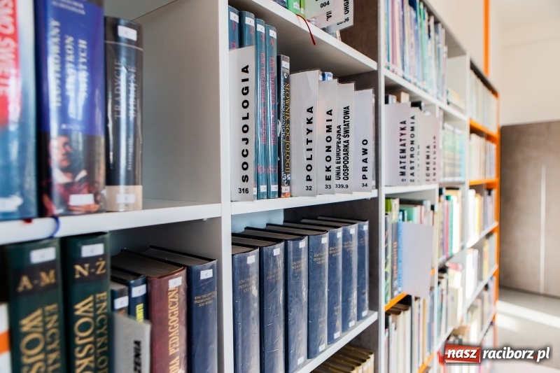 Zdjęcie w galerii na portalu naszraciborz.pl: Od piwnicy po strych. Zobacz, jak wygląda raciborska biblioteka po remoncie  wiadomości z regionu
