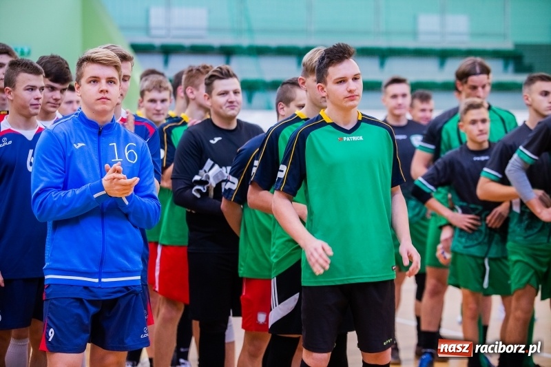 Zdjęcie w galerii na portalu naszraciborz.pl: Makroregionalny Turniej Piłki Nożnej w Arenie Rafako. Puchar pojechał do Głubczyc wiadomości z regionu