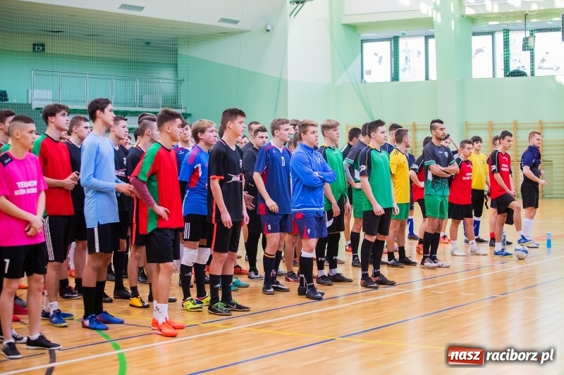 Zdjęcie w galerii na portalu naszraciborz.pl: Makroregionalny Turniej Piłki Nożnej w Arenie Rafako. Puchar pojechał do Głubczyc wiadomości z regionu