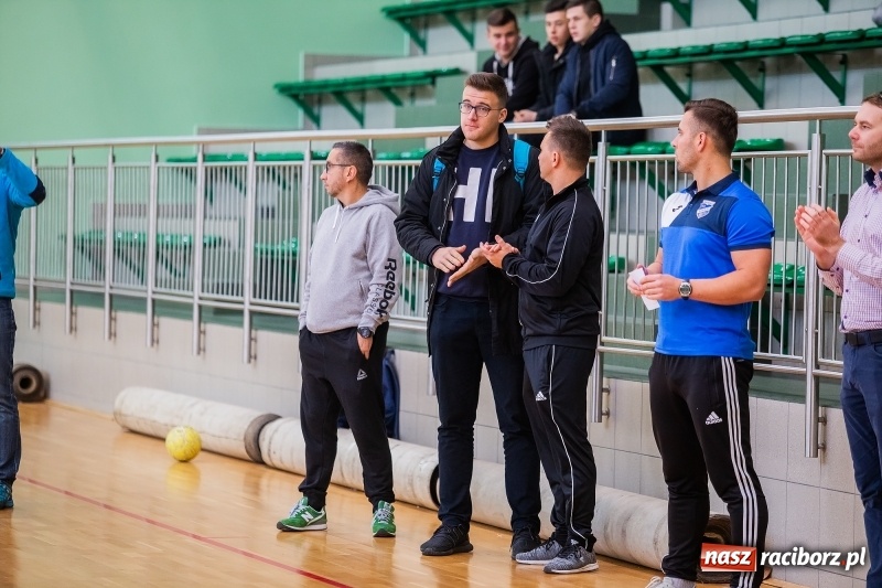 Zdjęcie w galerii na portalu naszraciborz.pl: Makroregionalny Turniej Piłki Nożnej w Arenie Rafako. Puchar pojechał do Głubczyc wiadomości z regionu