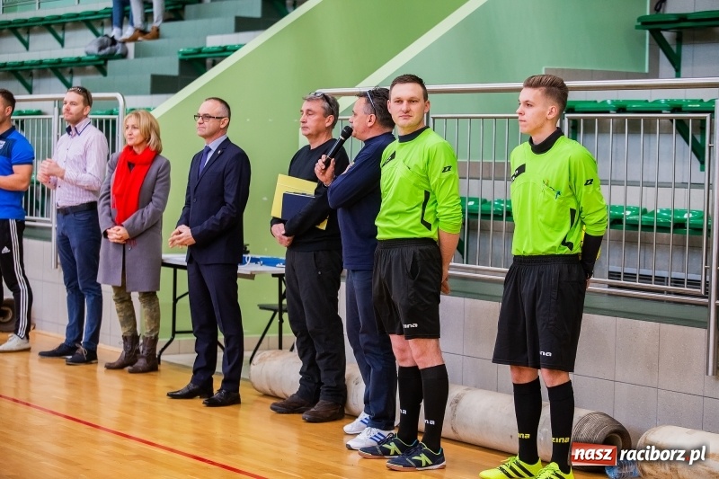 Zdjęcie w galerii na portalu naszraciborz.pl: Makroregionalny Turniej Piłki Nożnej w Arenie Rafako. Puchar pojechał do Głubczyc wiadomości z regionu