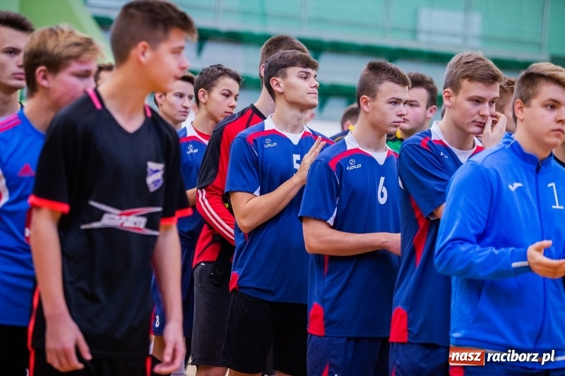 Zdjęcie w galerii na portalu naszraciborz.pl: Makroregionalny Turniej Piłki Nożnej w Arenie Rafako. Puchar pojechał do Głubczyc wiadomości z regionu