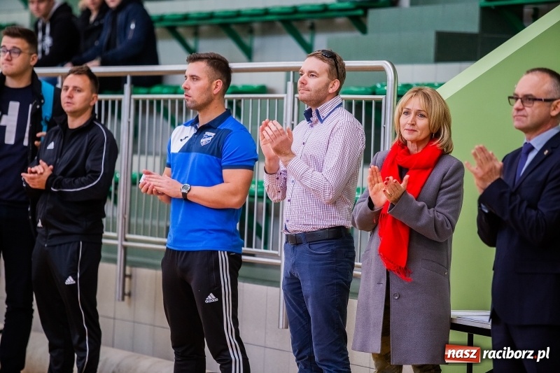 Zdjęcie w galerii na portalu naszraciborz.pl: Makroregionalny Turniej Piłki Nożnej w Arenie Rafako. Puchar pojechał do Głubczyc wiadomości z regionu