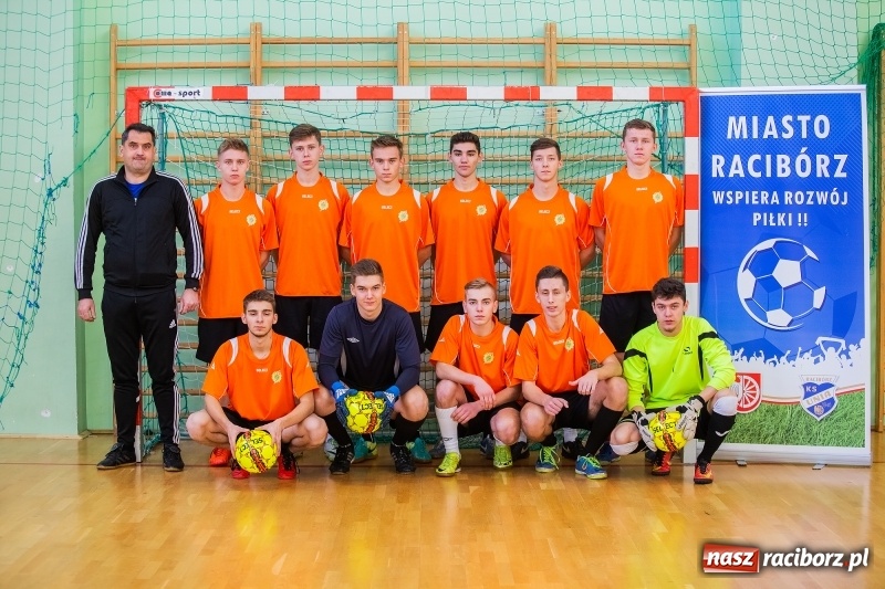 Zdjęcie w galerii na portalu naszraciborz.pl: Makroregionalny Turniej Piłki Nożnej w Arenie Rafako. Puchar pojechał do Głubczyc wiadomości z regionu