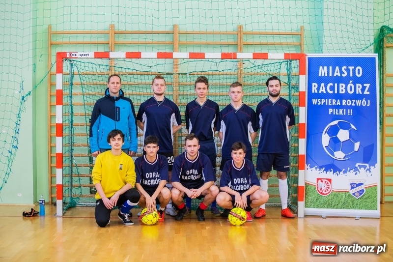 Zdjęcie w galerii na portalu naszraciborz.pl: Makroregionalny Turniej Piłki Nożnej w Arenie Rafako. Puchar pojechał do Głubczyc wiadomości z regionu