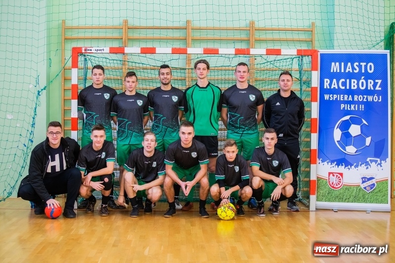 Zdjęcie w galerii na portalu naszraciborz.pl: Makroregionalny Turniej Piłki Nożnej w Arenie Rafako. Puchar pojechał do Głubczyc wiadomości z regionu