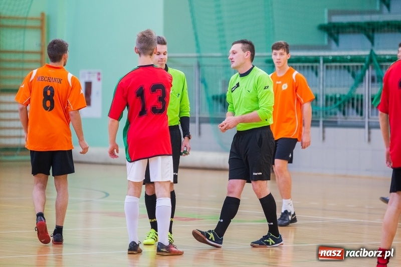 Zdjęcie w galerii na portalu naszraciborz.pl: Makroregionalny Turniej Piłki Nożnej w Arenie Rafako. Puchar pojechał do Głubczyc wiadomości z regionu