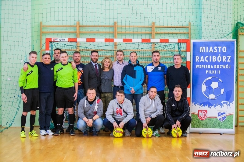 Zdjęcie w galerii na portalu naszraciborz.pl: Makroregionalny Turniej Piłki Nożnej w Arenie Rafako. Puchar pojechał do Głubczyc wiadomości z regionu