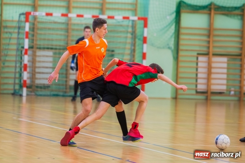Zdjęcie w galerii na portalu naszraciborz.pl: Makroregionalny Turniej Piłki Nożnej w Arenie Rafako. Puchar pojechał do Głubczyc wiadomości z regionu