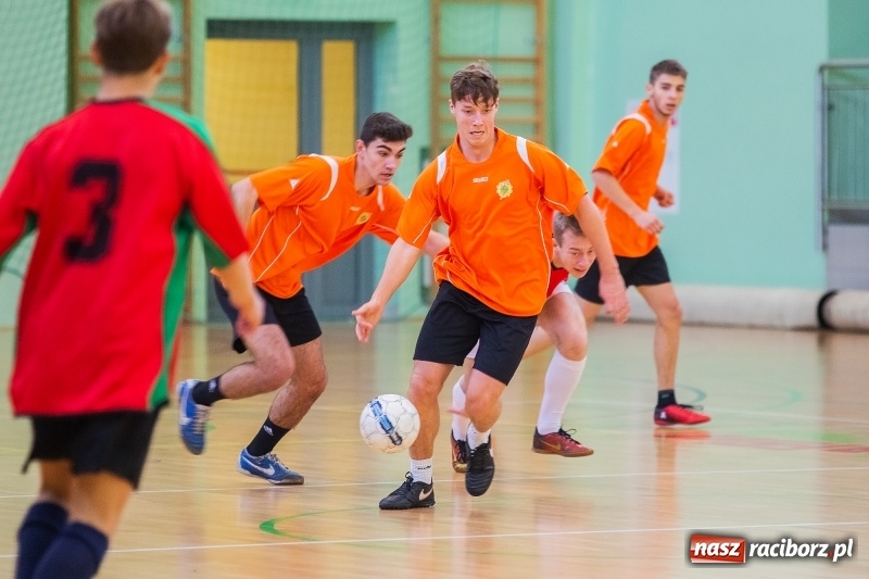 Zdjęcie w galerii na portalu naszraciborz.pl: Makroregionalny Turniej Piłki Nożnej w Arenie Rafako. Puchar pojechał do Głubczyc wiadomości z regionu