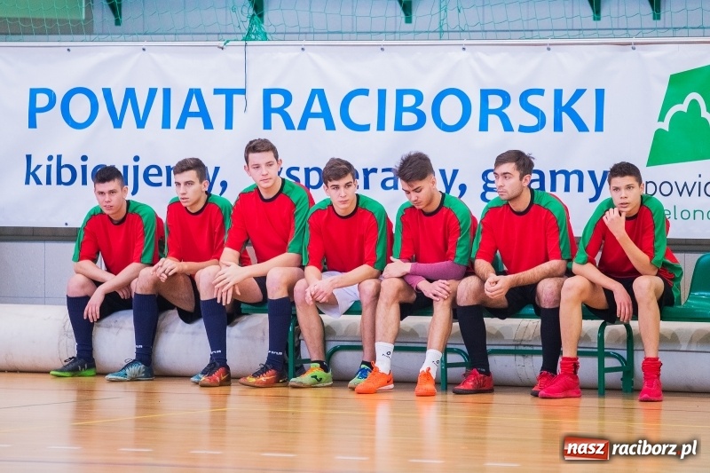 Zdjęcie w galerii na portalu naszraciborz.pl: Makroregionalny Turniej Piłki Nożnej w Arenie Rafako. Puchar pojechał do Głubczyc wiadomości z regionu