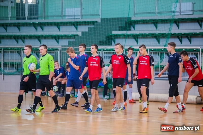 Zdjęcie w galerii na portalu naszraciborz.pl: Makroregionalny Turniej Piłki Nożnej w Arenie Rafako. Puchar pojechał do Głubczyc wiadomości z regionu