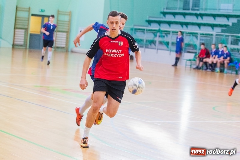 Zdjęcie w galerii na portalu naszraciborz.pl: Makroregionalny Turniej Piłki Nożnej w Arenie Rafako. Puchar pojechał do Głubczyc wiadomości z regionu