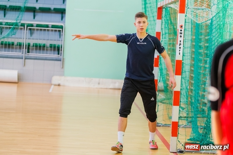 Zdjęcie w galerii na portalu naszraciborz.pl: Makroregionalny Turniej Piłki Nożnej w Arenie Rafako. Puchar pojechał do Głubczyc wiadomości z regionu