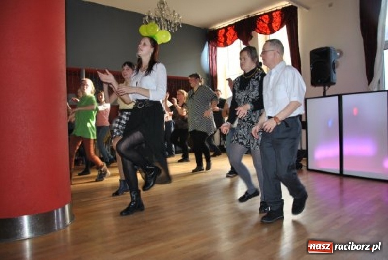 Zdjęcie w galerii na portalu naszraciborz.pl: Uczestnicy Warsztatów Terapii Zajęciowej świętowali Andrzejki wiadomości z regionu