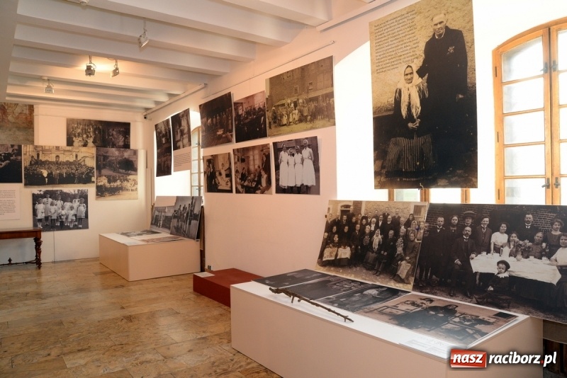 Zdjęcie w galerii na portalu naszraciborz.pl: Ślązaczka w rodzinie, kulturze, społeczeństwie 1850-1940. Nowa wystawa w Muzeum  wiadomości z regionu