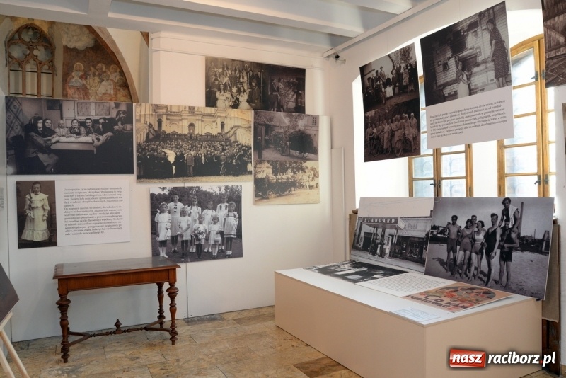 Zdjęcie w galerii na portalu naszraciborz.pl: Ślązaczka w rodzinie, kulturze, społeczeństwie 1850-1940. Nowa wystawa w Muzeum  wiadomości z regionu