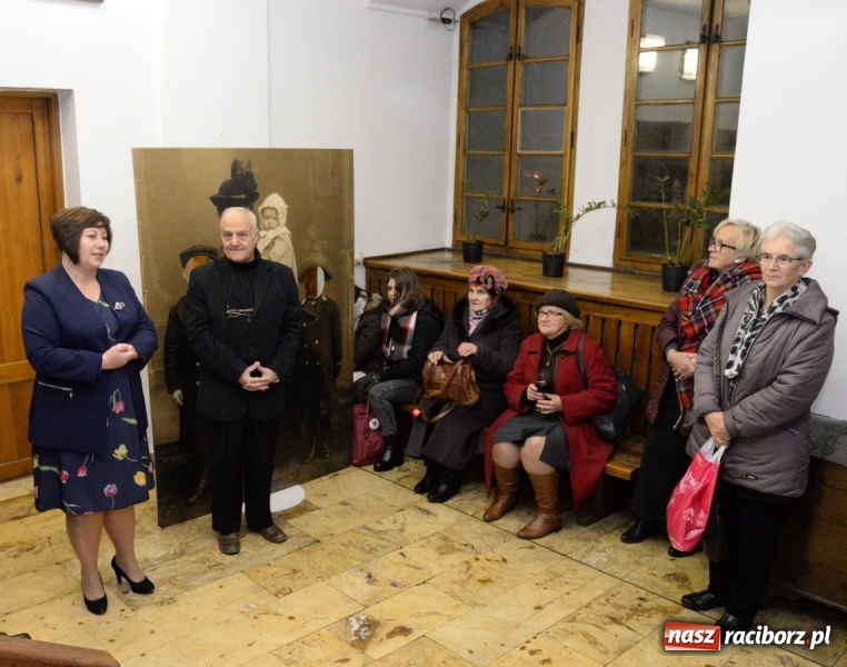 Zdjęcie w galerii na portalu naszraciborz.pl: Ślązaczka w rodzinie, kulturze, społeczeństwie 1850-1940. Nowa wystawa w Muzeum  wiadomości z regionu