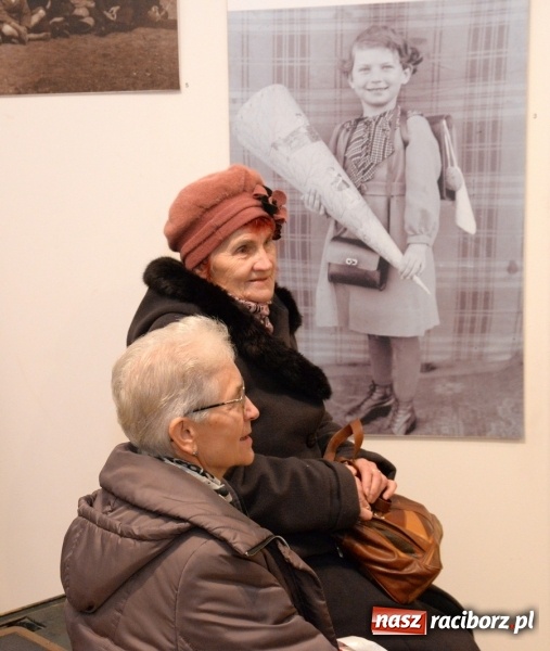 Zdjęcie w galerii na portalu naszraciborz.pl: Ślązaczka w rodzinie, kulturze, społeczeństwie 1850-1940. Nowa wystawa w Muzeum  wiadomości z regionu