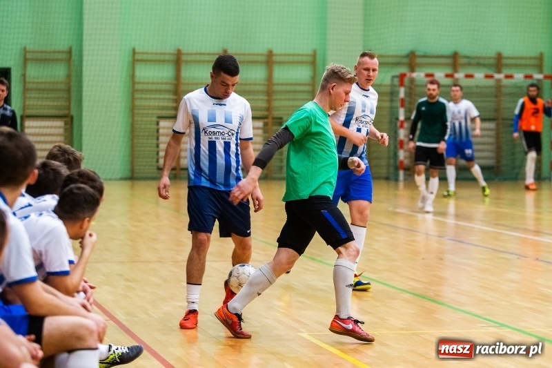 Zdjęcie w galerii na portalu naszraciborz.pl: Piątek z Halową Ligą Piłki Nożnej wiadomości z regionu