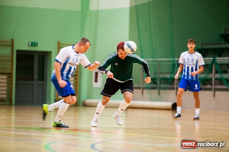 Zdjęcie w galerii na portalu naszraciborz.pl: Piątek z Halową Ligą Piłki Nożnej wiadomości z regionu