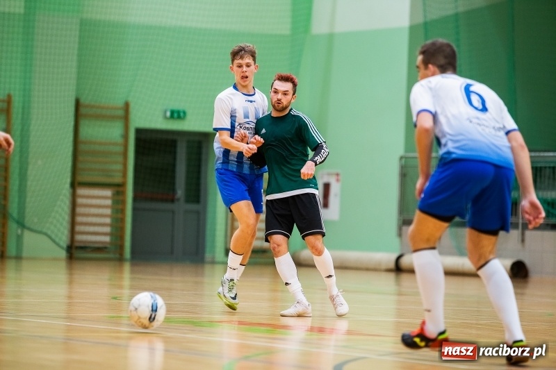 Zdjęcie w galerii na portalu naszraciborz.pl: Piątek z Halową Ligą Piłki Nożnej wiadomości z regionu