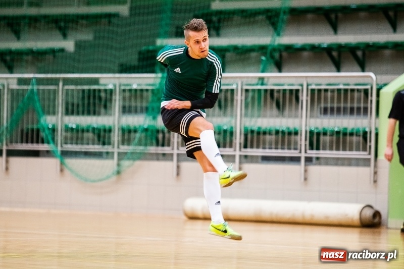 Zdjęcie w galerii na portalu naszraciborz.pl: Piątek z Halową Ligą Piłki Nożnej wiadomości z regionu