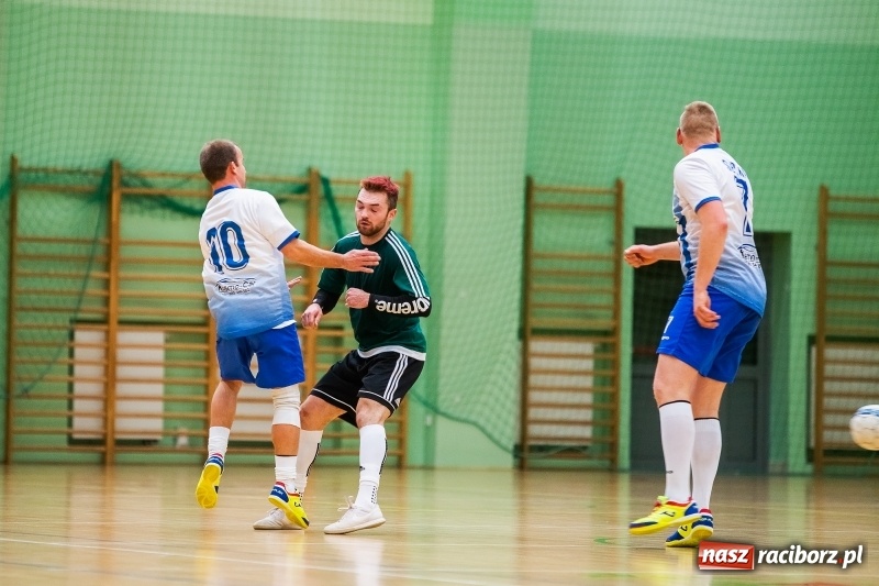 Zdjęcie w galerii na portalu naszraciborz.pl: Piątek z Halową Ligą Piłki Nożnej wiadomości z regionu