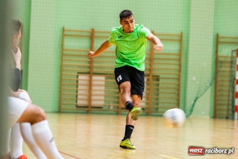 Zdjęcie w galerii na portalu naszraciborz.pl: Piątek z Halową Ligą Piłki Nożnej wiadomości z regionu