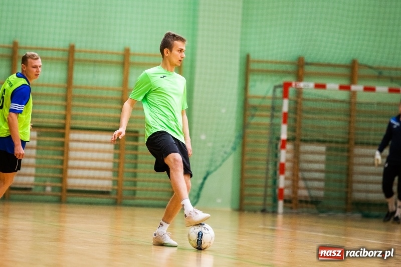 Zdjęcie w galerii na portalu naszraciborz.pl: Piątek z Halową Ligą Piłki Nożnej wiadomości z regionu