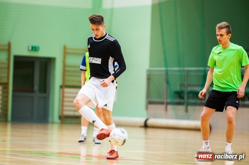 Zdjęcie w galerii na portalu naszraciborz.pl: Piątek z Halową Ligą Piłki Nożnej wiadomości z regionu