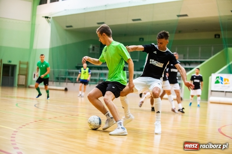 Zdjęcie w galerii na portalu naszraciborz.pl: Piątek z Halową Ligą Piłki Nożnej wiadomości z regionu