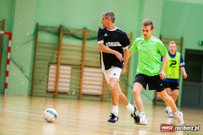 Zdjęcie w galerii na portalu naszraciborz.pl: Piątek z Halową Ligą Piłki Nożnej wiadomości z regionu