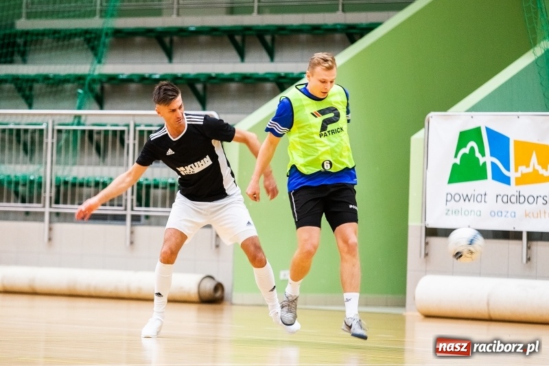 Zdjęcie w galerii na portalu naszraciborz.pl: Piątek z Halową Ligą Piłki Nożnej wiadomości z regionu