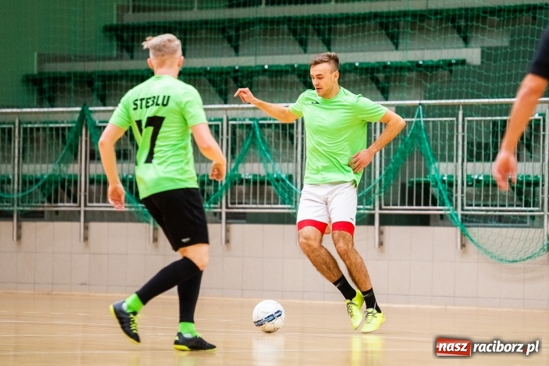 Zdjęcie w galerii na portalu naszraciborz.pl: Piątek z Halową Ligą Piłki Nożnej wiadomości z regionu