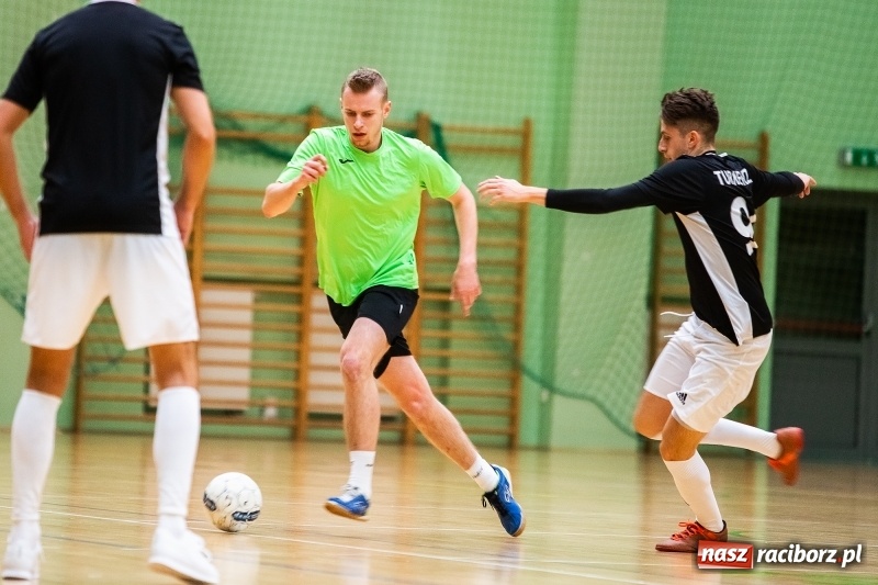 Zdjęcie w galerii na portalu naszraciborz.pl: Piątek z Halową Ligą Piłki Nożnej wiadomości z regionu