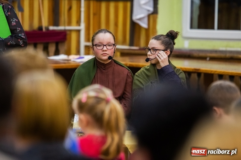 Zdjęcie w galerii na portalu naszraciborz.pl: Podsumowanie projektu Zapomniany świat starych bajek w DK Borucin wiadomości z regionu