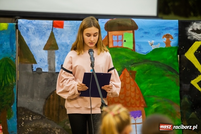 Zdjęcie w galerii na portalu naszraciborz.pl: Podsumowanie projektu Zapomniany świat starych bajek w DK Borucin wiadomości z regionu
