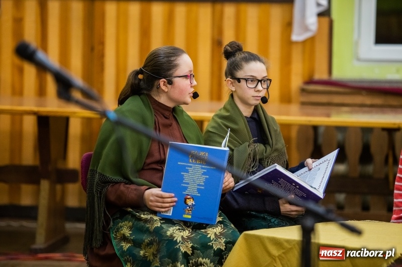 Zdjęcie w galerii na portalu naszraciborz.pl: Podsumowanie projektu Zapomniany świat starych bajek w DK Borucin wiadomości z regionu