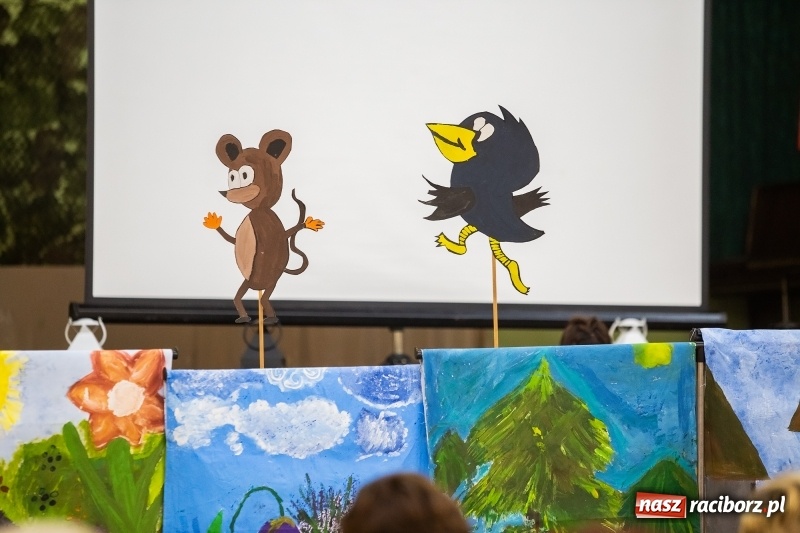 Zdjęcie w galerii na portalu naszraciborz.pl: Podsumowanie projektu Zapomniany świat starych bajek w DK Borucin wiadomości z regionu