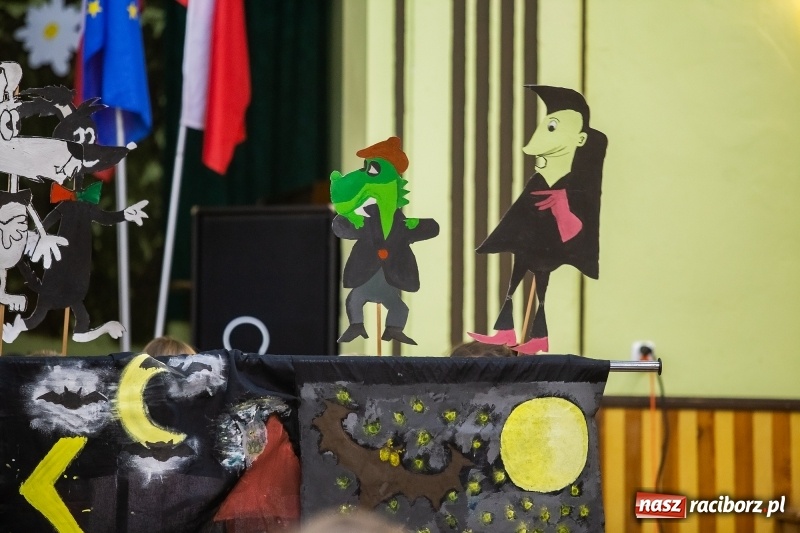 Zdjęcie w galerii na portalu naszraciborz.pl: Podsumowanie projektu Zapomniany świat starych bajek w DK Borucin wiadomości z regionu