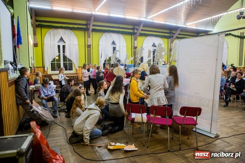Zdjęcie w galerii na portalu naszraciborz.pl: Podsumowanie projektu Zapomniany świat starych bajek w DK Borucin wiadomości z regionu