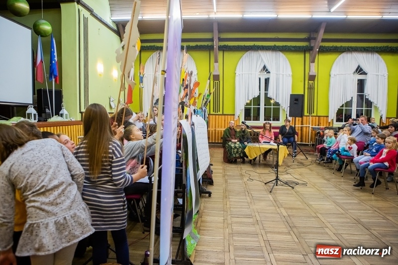 Zdjęcie w galerii na portalu naszraciborz.pl: Podsumowanie projektu Zapomniany świat starych bajek w DK Borucin wiadomości z regionu