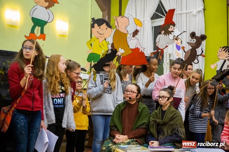 Zdjęcie w galerii na portalu naszraciborz.pl: Podsumowanie projektu Zapomniany świat starych bajek w DK Borucin wiadomości z regionu