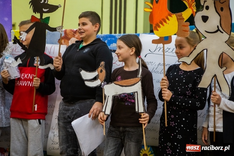 Zdjęcie w galerii na portalu naszraciborz.pl: Podsumowanie projektu Zapomniany świat starych bajek w DK Borucin wiadomości z regionu