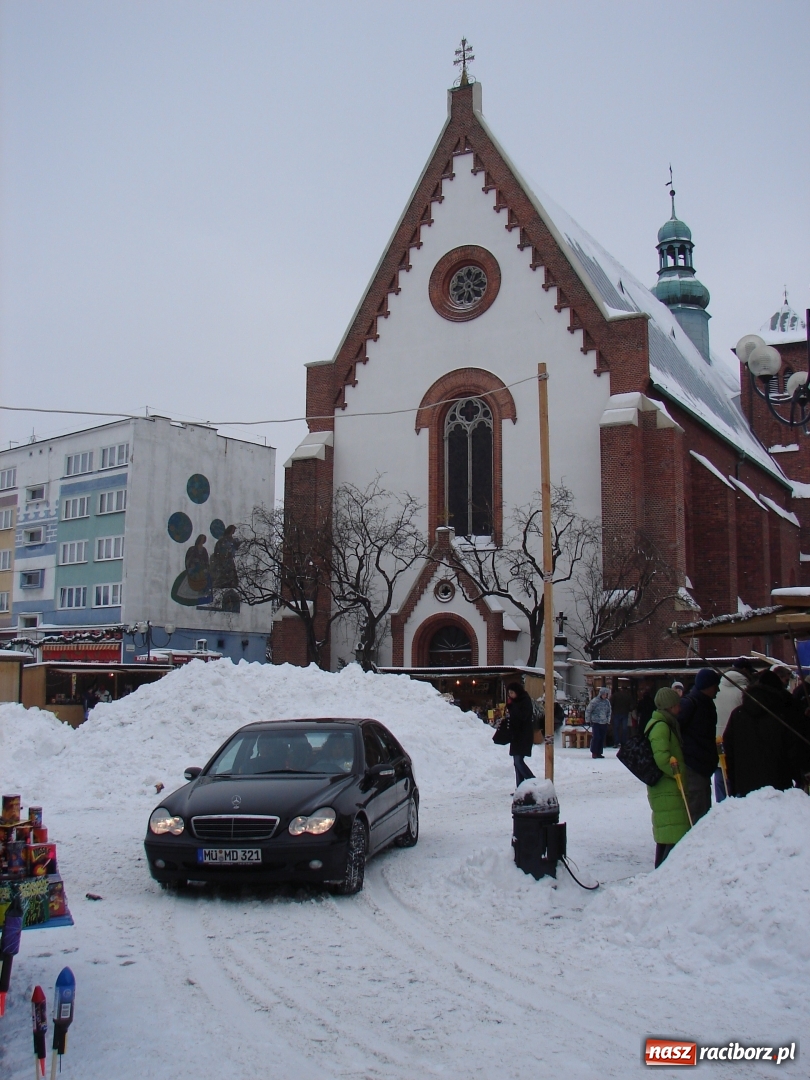 Zdjęcie w galerii na portalu naszraciborz.pl: Od dziś mamy meteorologiczną zimę. Temperatura sięgnęła -10 st. C wiadomości z regionu